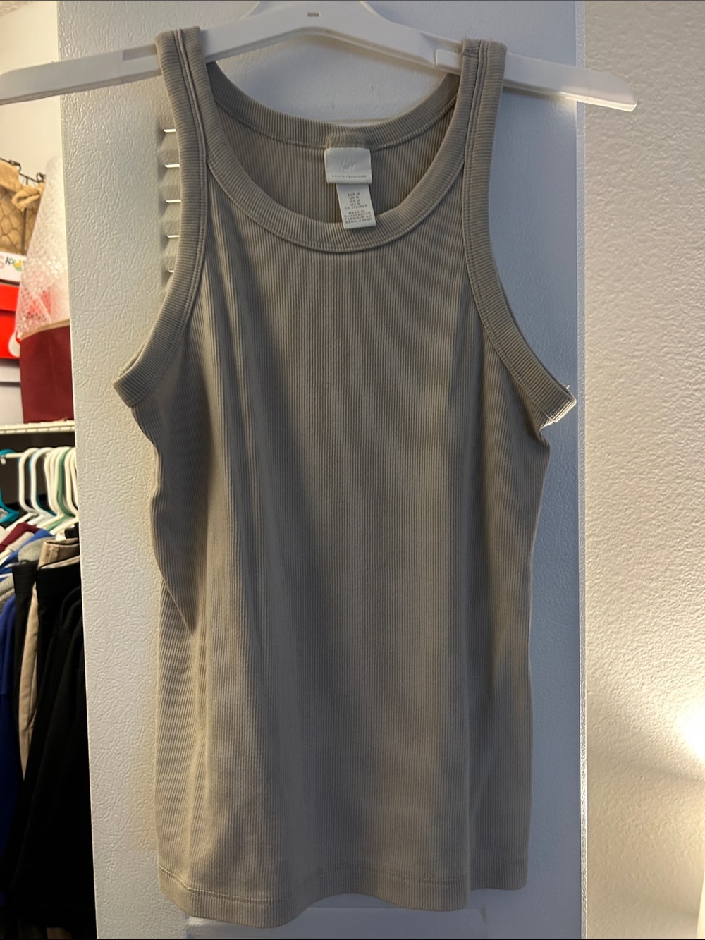 Ribbed tank